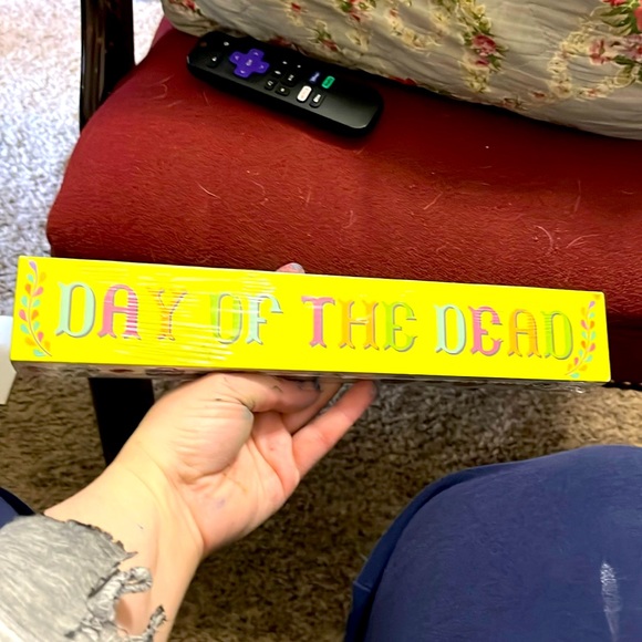 New, Wrapped in Plastic, Decorative Day of the Dead Sign, Sugar Skulls, Flowers - Picture 1 of 4